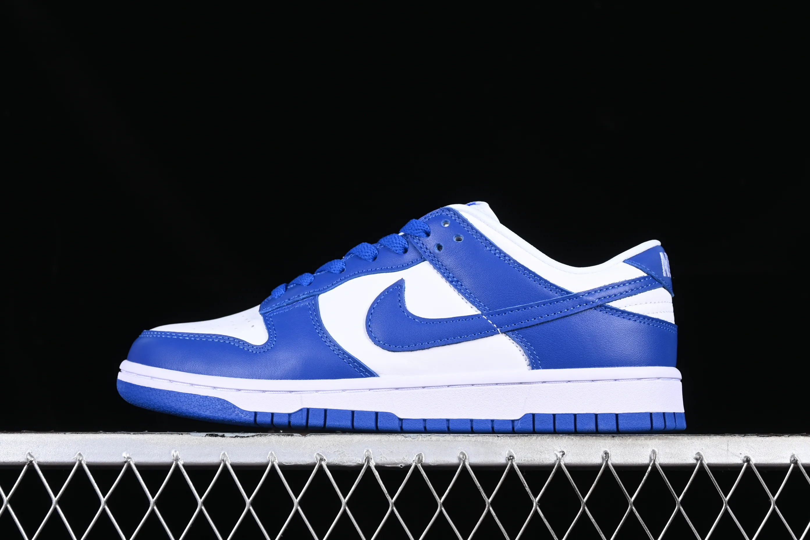 All Categories Nk SB Dunk Series Nk SB Dunk Low Low-top Sneakers Nk SB Dunk Low Pro "Kentucky" White and Blue University of Kentucky SB Smashing Backboard Fashion Casual Sneakers CU1726-100